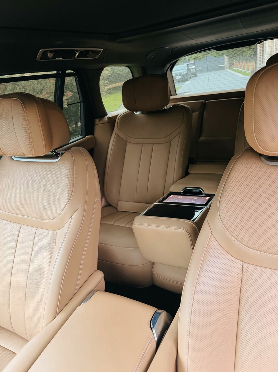 Range Rover — 09